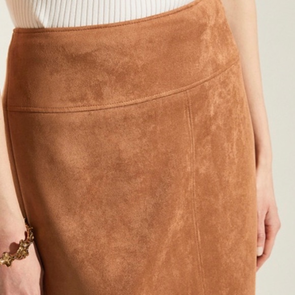 COMMA Pencil Skirt in Faux Suede - Picture 3 of 9